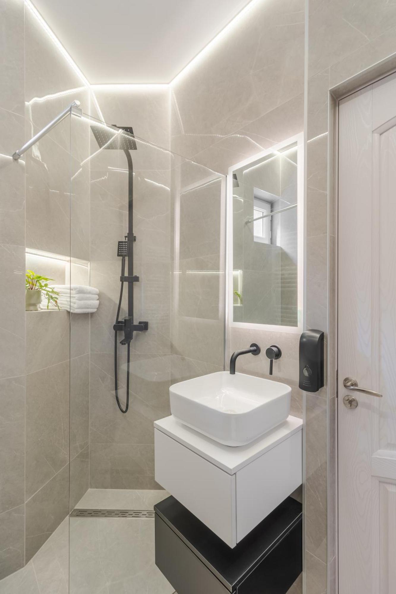 Ultra-central Lux + Free Parking + Self Check-in Apartment